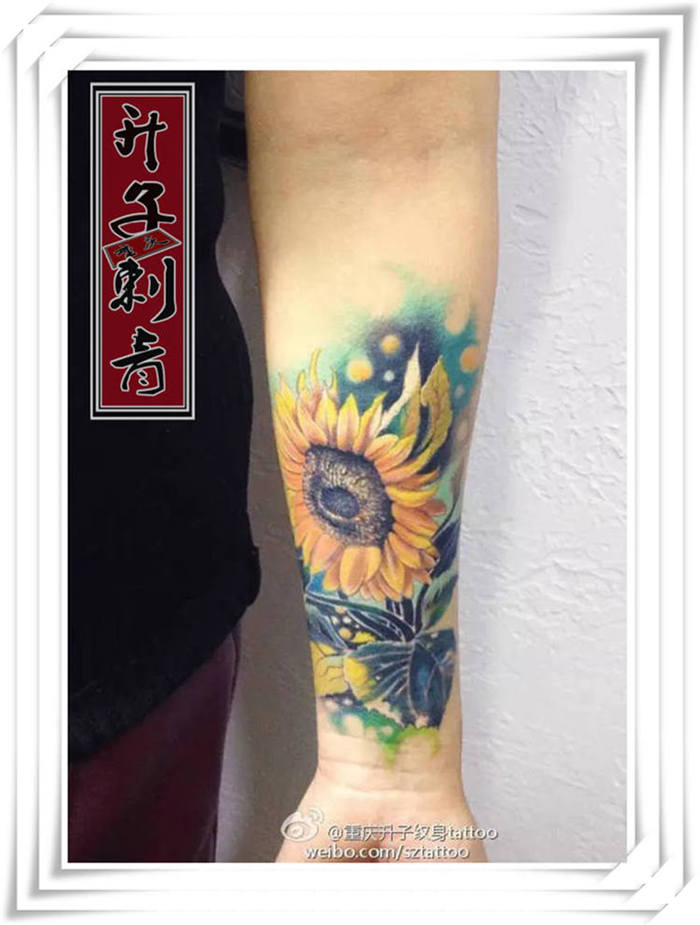 手臂写实向日葵纹身