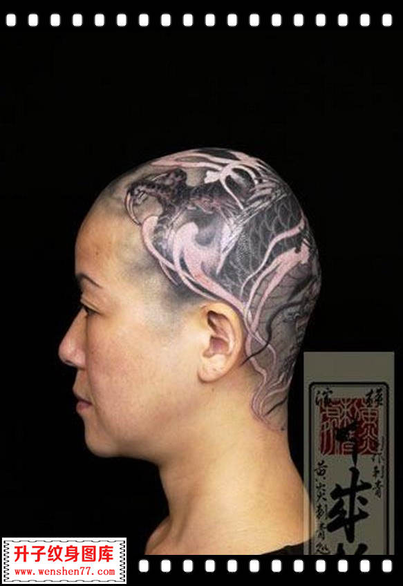 日本霸气女老大的头部龙纹身