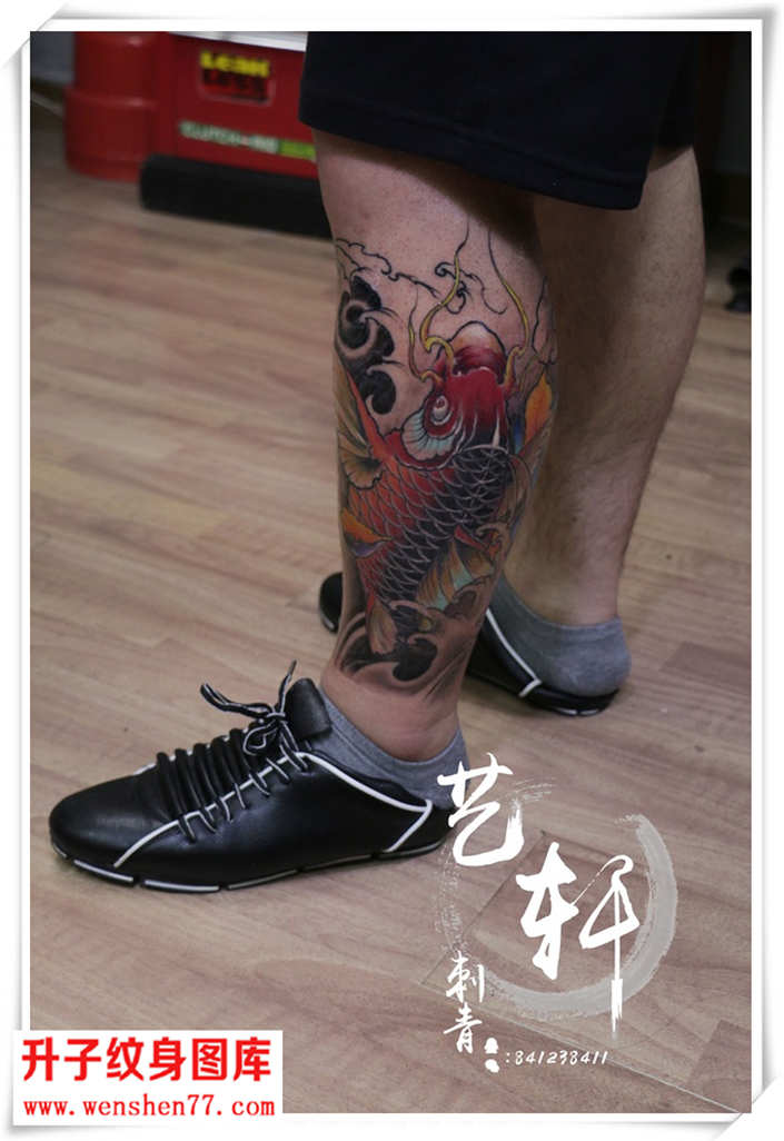 小腿鲤鱼纹身图案