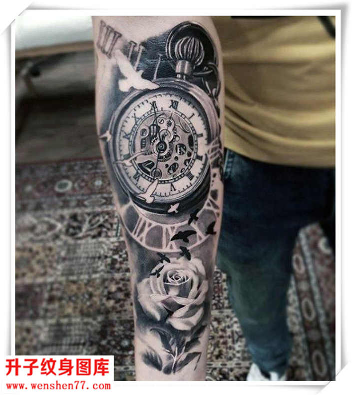 欧美写实钟表玫瑰花纹身