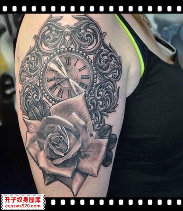 美女手臂钟表玫瑰花纹身图片