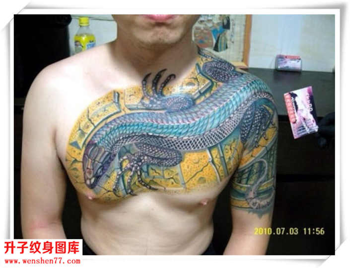 胸口写实蜥蜴纹身图案