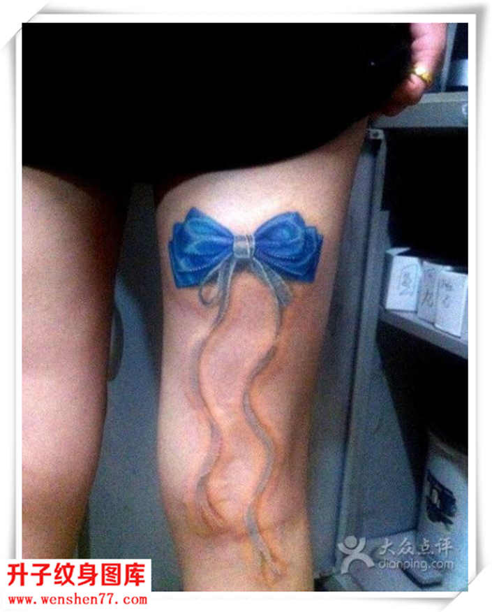 美女腿上写实蝴蝶结纹身图案