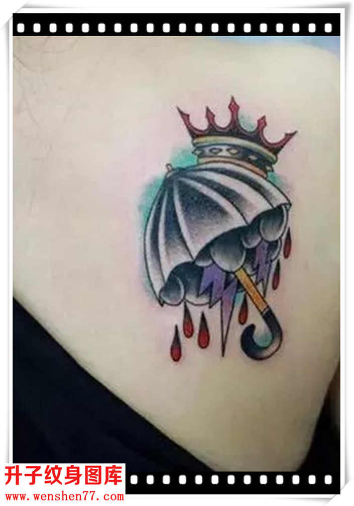 美女肩膀雨伞皇冠纹身图案