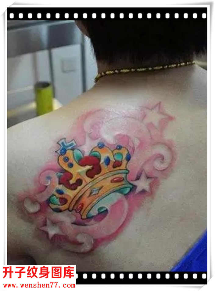 漂亮的彩色皇冠纹身图案