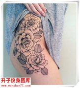 <b>臀部纹身 漂亮的玫瑰花纹身图案</b>