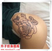 <b>臀部纹身 植物美丽的花纹身图案</b>