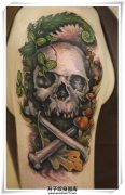 <b>大臂骷髅纹身和彩色蘑菇纹身</b>