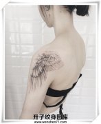 美女手臂翅膀纹身图案