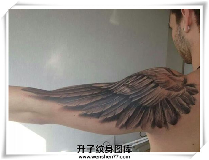手背翅膀纹身图案