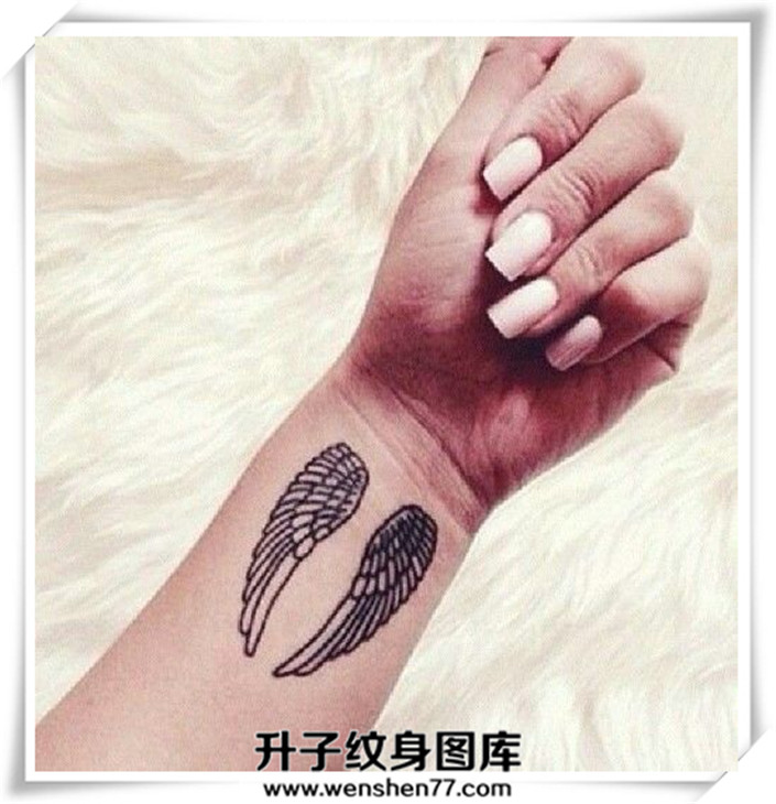手腕翅膀纹身图案