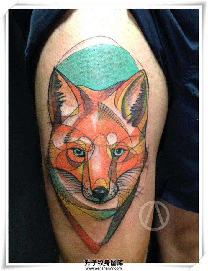 大腿彩色狐狸纹身图案大全