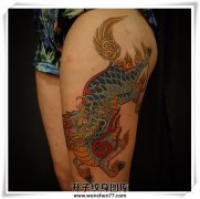 女性大腿彩色传统麒麟纹身