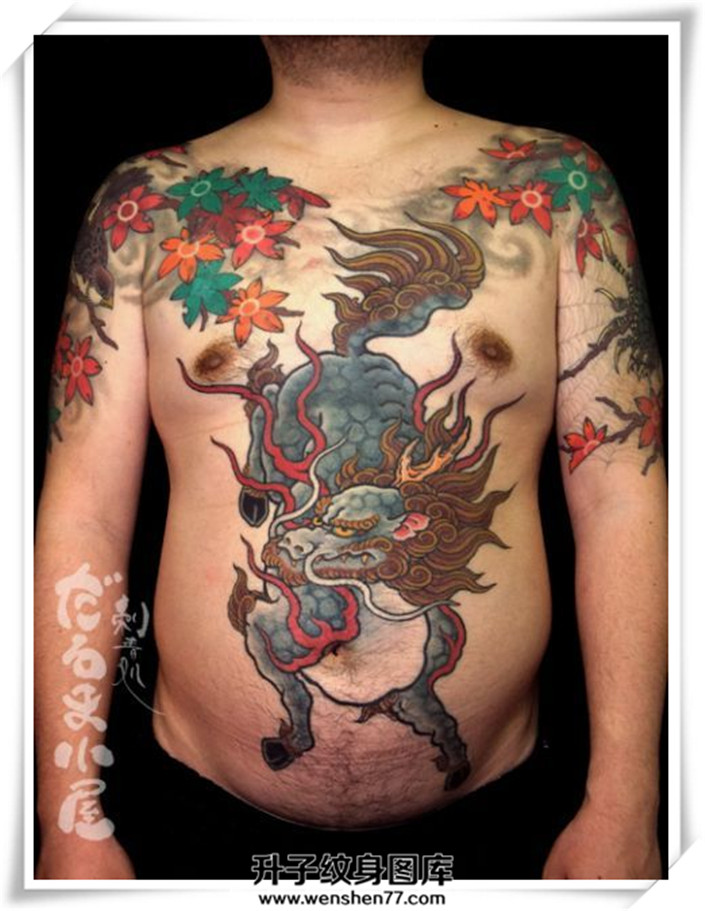  男性胸腹部传统彩色麒麟纹身图案大全