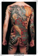  男性满背传统彩色麒麟纹身