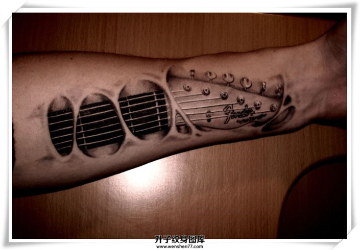 手臂吉他纹身图案
