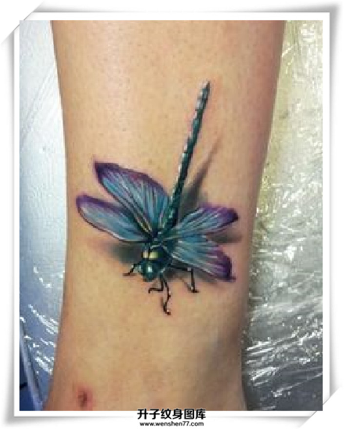 脚踝蜻蜓纹身图案