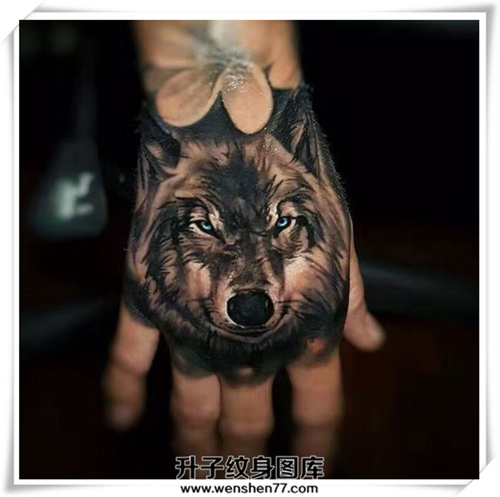 手背写实狼头纹身图案