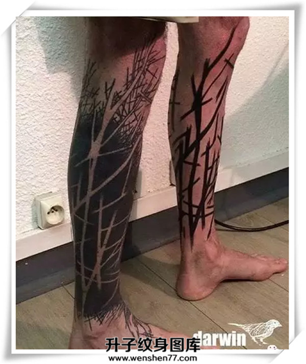 腿部树子纹身
