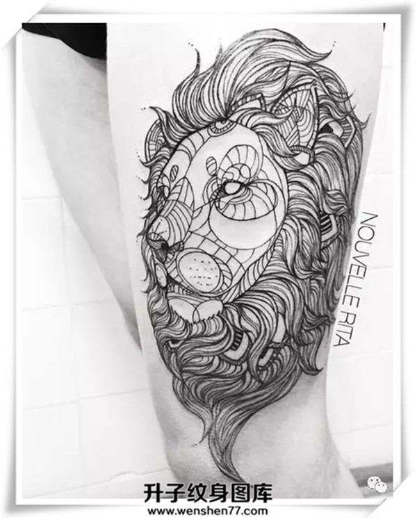 大腿狮子纹身图案