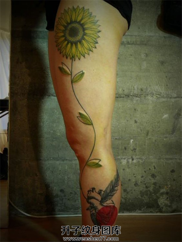 大腿太阳花纹身图案