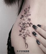 <b>肩膀樱花纹身图案</b>