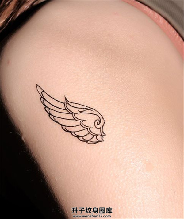小翅膀纹身