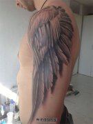 <b>手臂写实翅膀纹身图案</b>