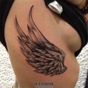 <b>性感的侧腰翅膀纹身图案</b>