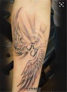 <b>手臂欧美翅膀纹身图案</b>