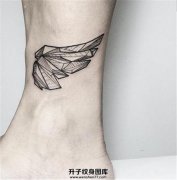 <b>脚踝线条感的翅膀纹身 小清新纹身</b>