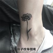<b>重庆脚踝纹身 小菊花纹身图案 重庆纹身收费标准</b>
