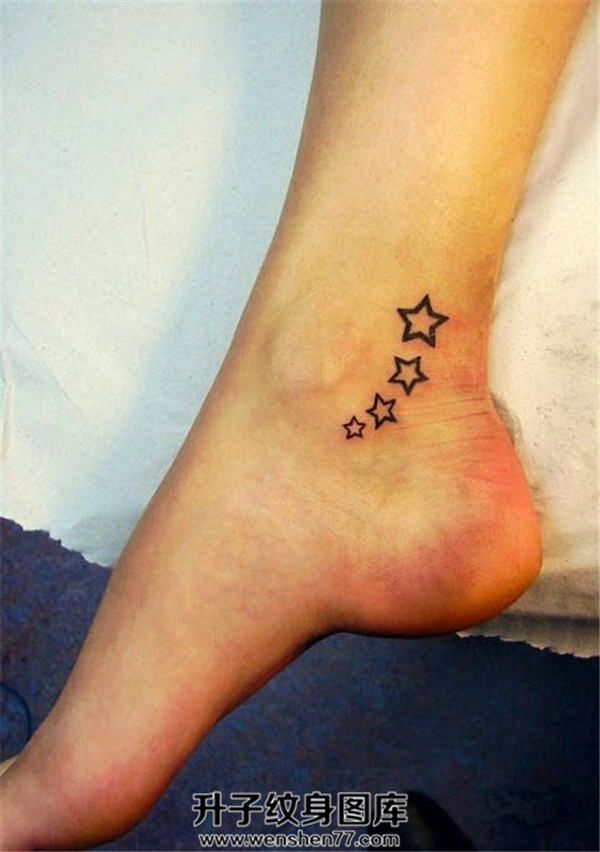 脚踝五角星纹身图案