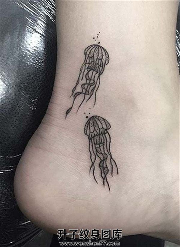 脚踝水母纹身图案