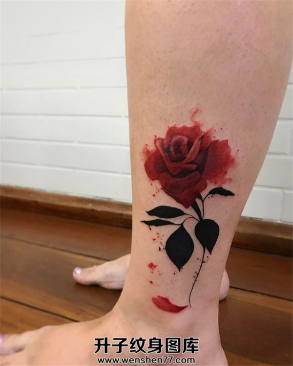 脚踝玫瑰花纹身图案