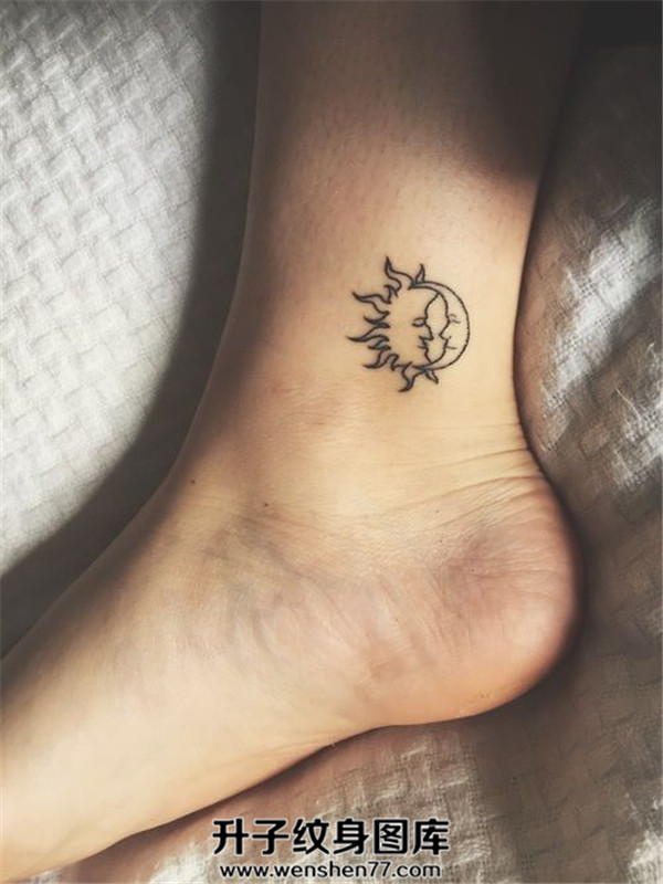 脚踝太阳纹身图案