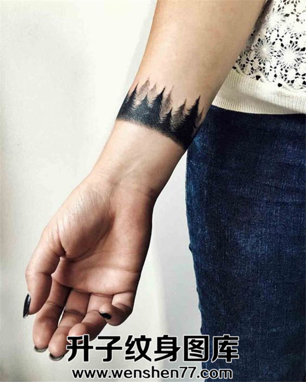 手腕森林纹身图案