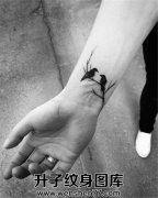 <b>重庆纹身 重庆乌鸦纹身 重庆乌鸦纹身价格 手腕纹身图片</b>