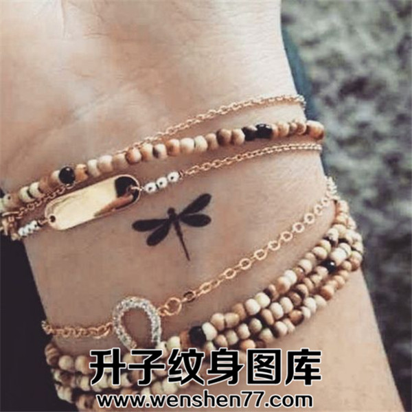 手腕图腾蜻蜓纹身图案