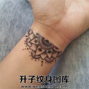 <b>重庆洗纹身 手腕点刺梵花纹身图案</b>