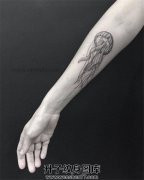 <b>沙坪坝纹身 手臂纹身 手臂水母纹身图案大全 纹身价格</b>