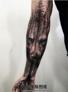 <b>大坪纹身 手臂纹身 手臂树林狼头纹身图案大全 纹身价格</b>