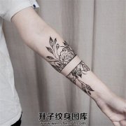 <b>手臂纹身 手臂玫瑰花纹身图案大全 纹身价格</b>