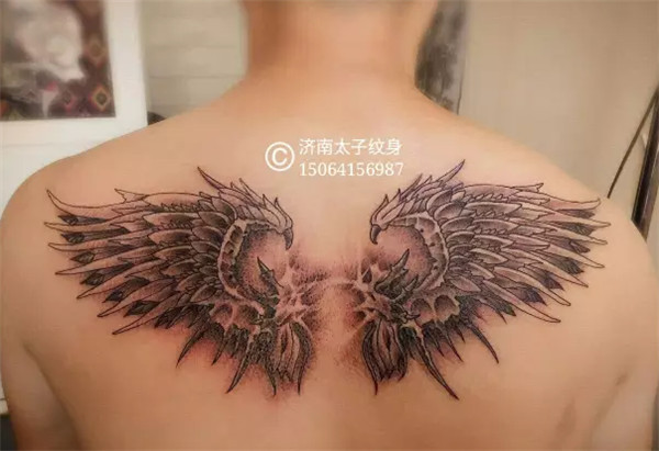 后背翅膀纹身图案