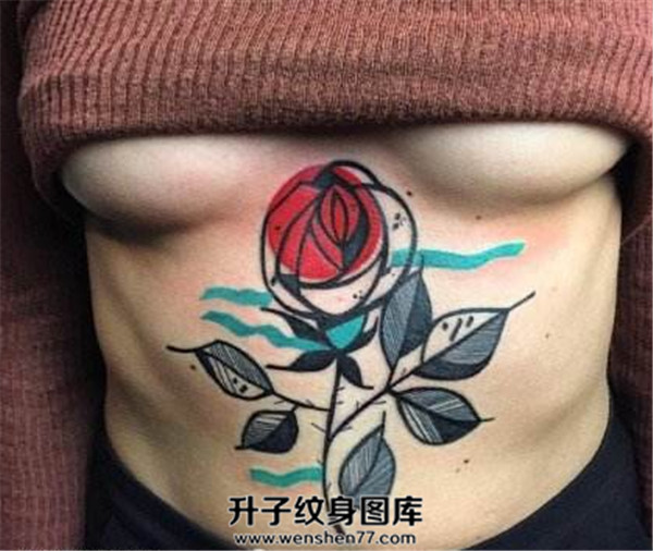 腹部玫瑰花纹身图案
