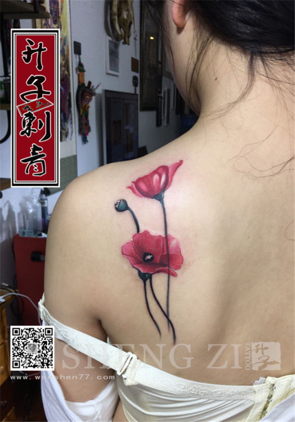 肩膀罂粟花纹身图案