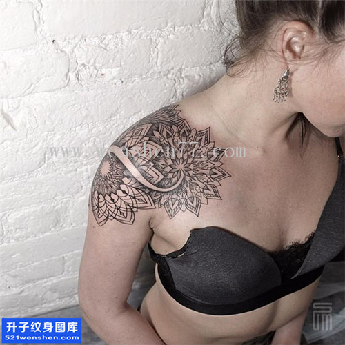 肩膀曼陀罗花纹身图案  重庆知名纹身店