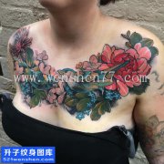 <b>重庆写实纹身最好纹身店 升子刺青 胸口大V花鸟纹身图案</b>