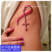 <b>美女侧腰巨蟹座彩色十字架纹身图案</b>