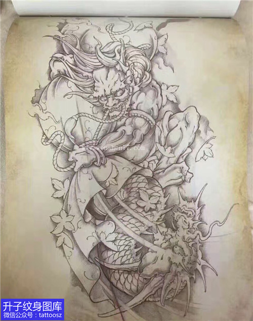 黑白传统风神与龙纹身手稿图案